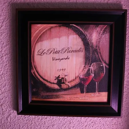 Petit Paradis Inn